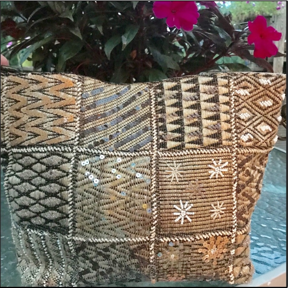 Beautiful Raeda Handbag With Detailing - Picture 3 of 7